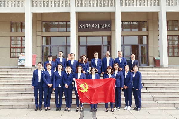 徽盐地产集团机关第二党支部发展“怀想革命先烈，传承红色基因”主题党日活动